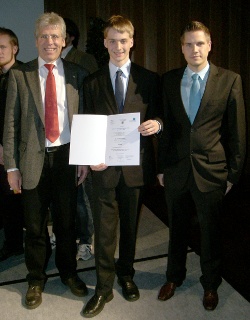 Foto mit Prof. Turau, Florian Meier und Christian Renner (vlnr)